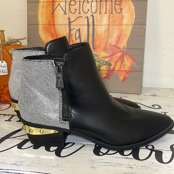 Circus by Sam Edelman Hess Women's Black and White Ankle Boots - Picture 3 of 11